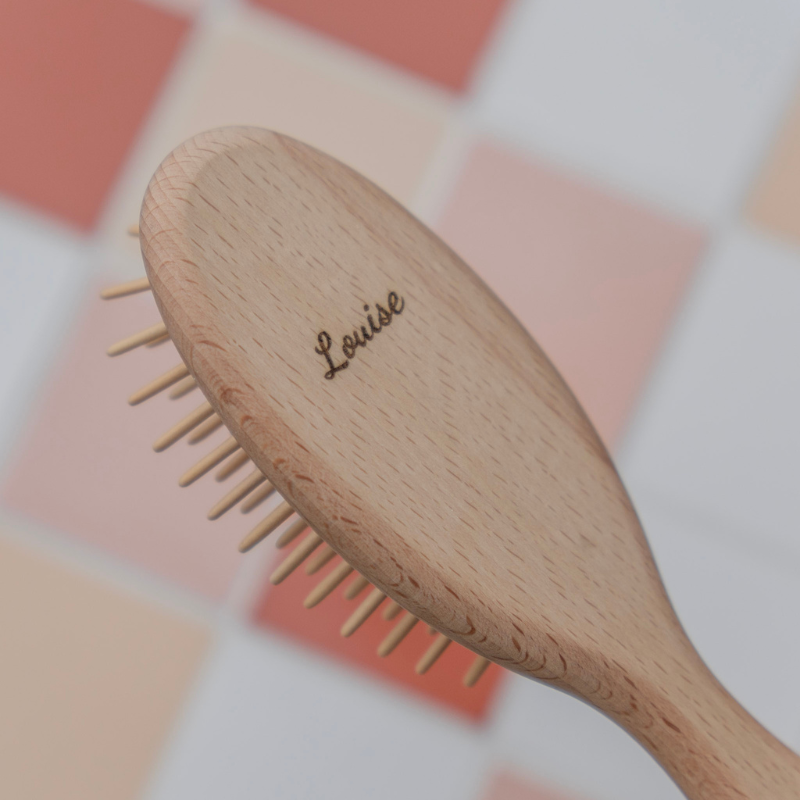 Detangling hair brush