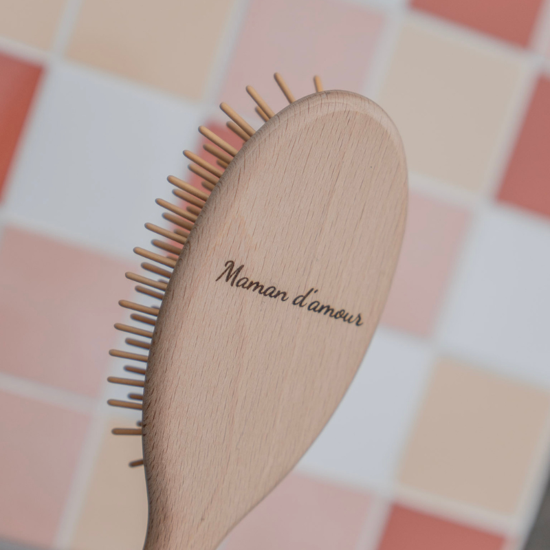 Detangling hair brush