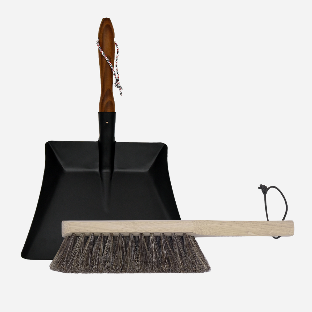 Metal dustpan with ashwood handle