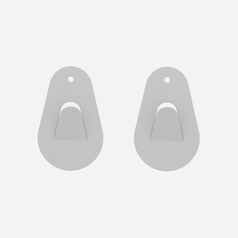 2 wall hooks