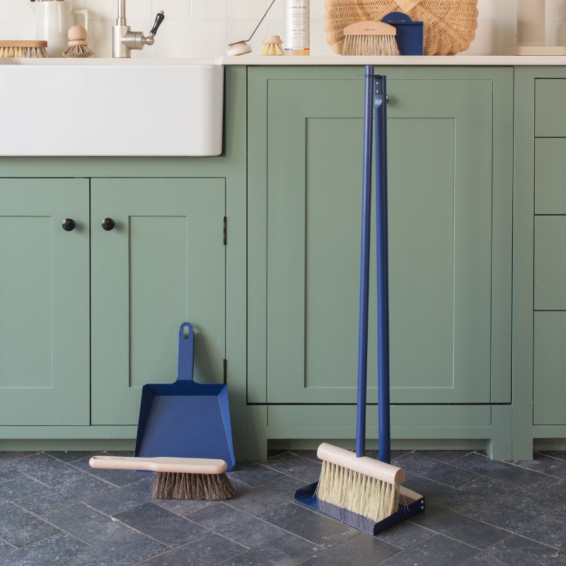 Clynk Natural long handled brush & dustpan set