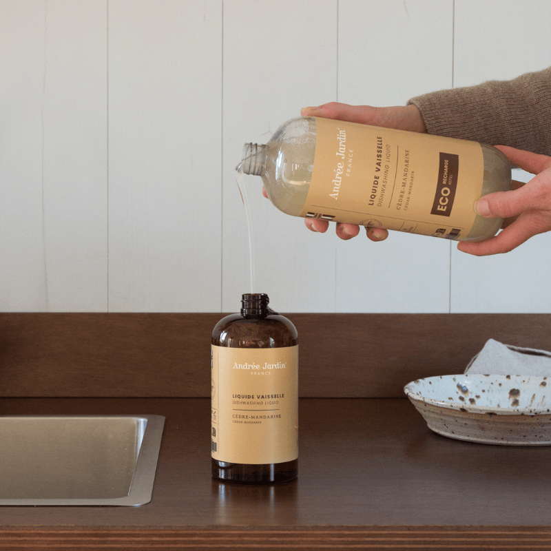 recharge-liquide-vaisselle-mains