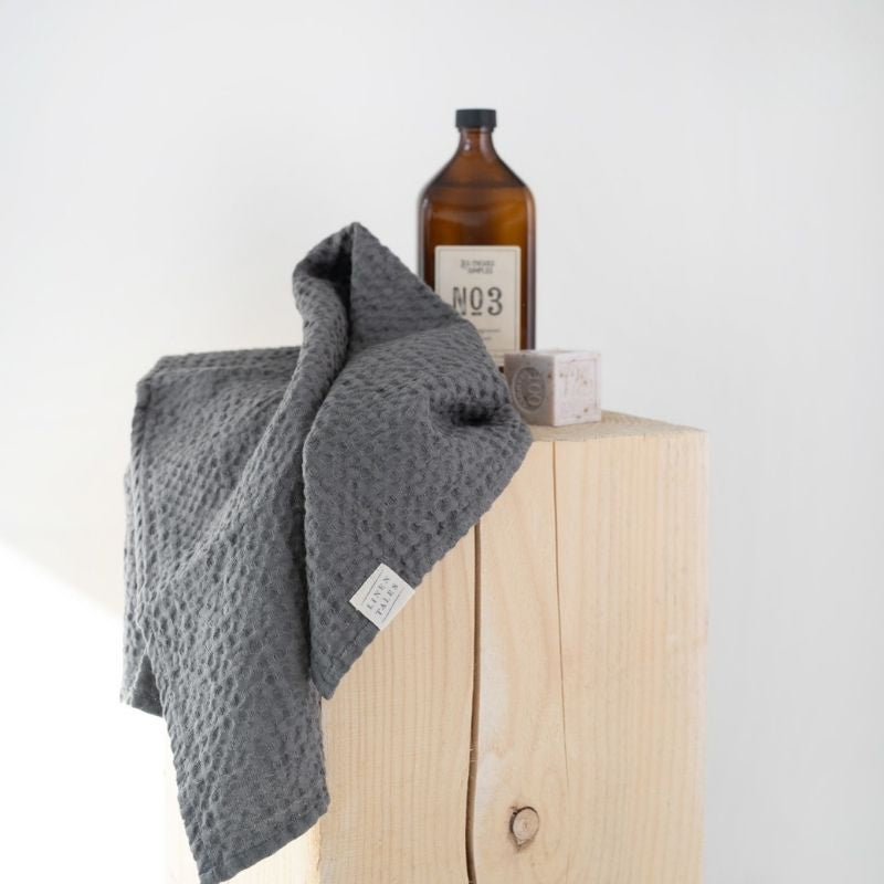 salle de bain avec serviette