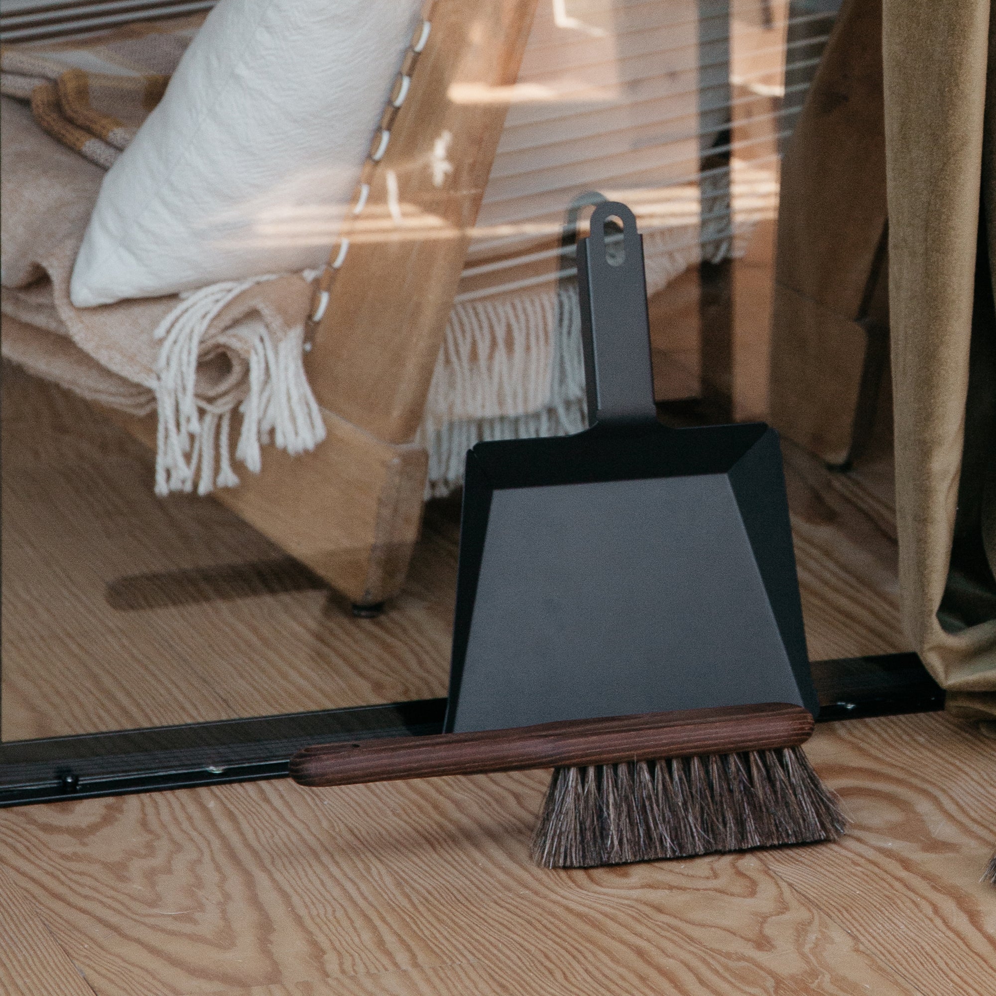 Craft Kehrschaufel und Besenkasten aus Asche