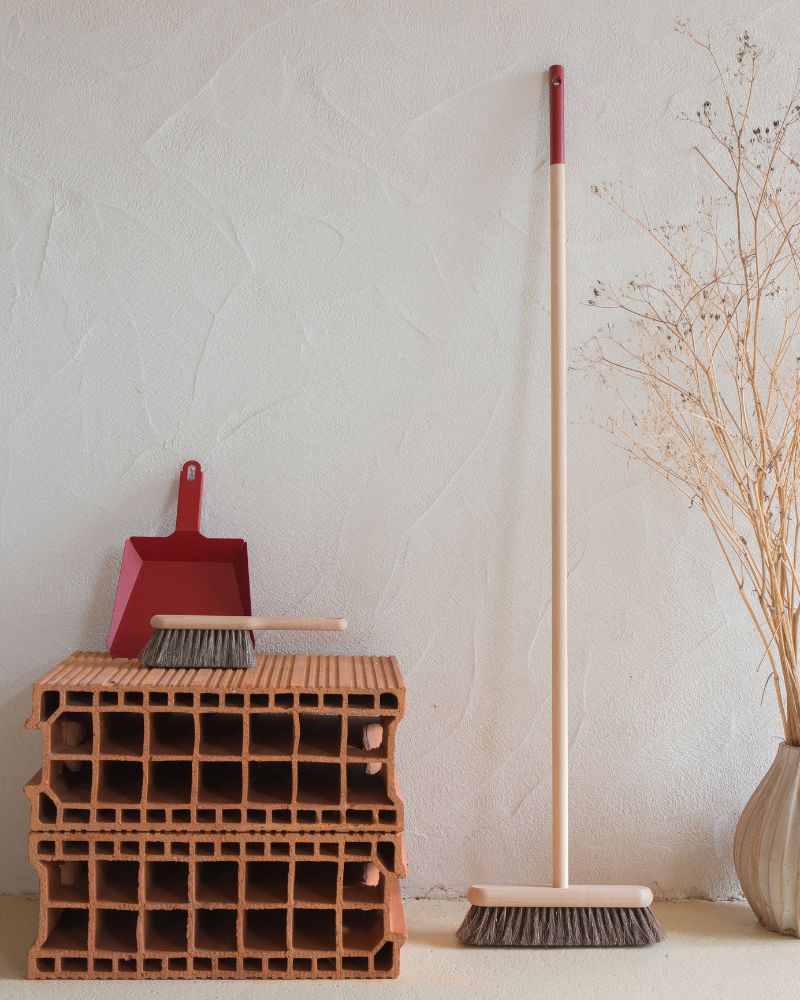 balai-design-rouge-brique