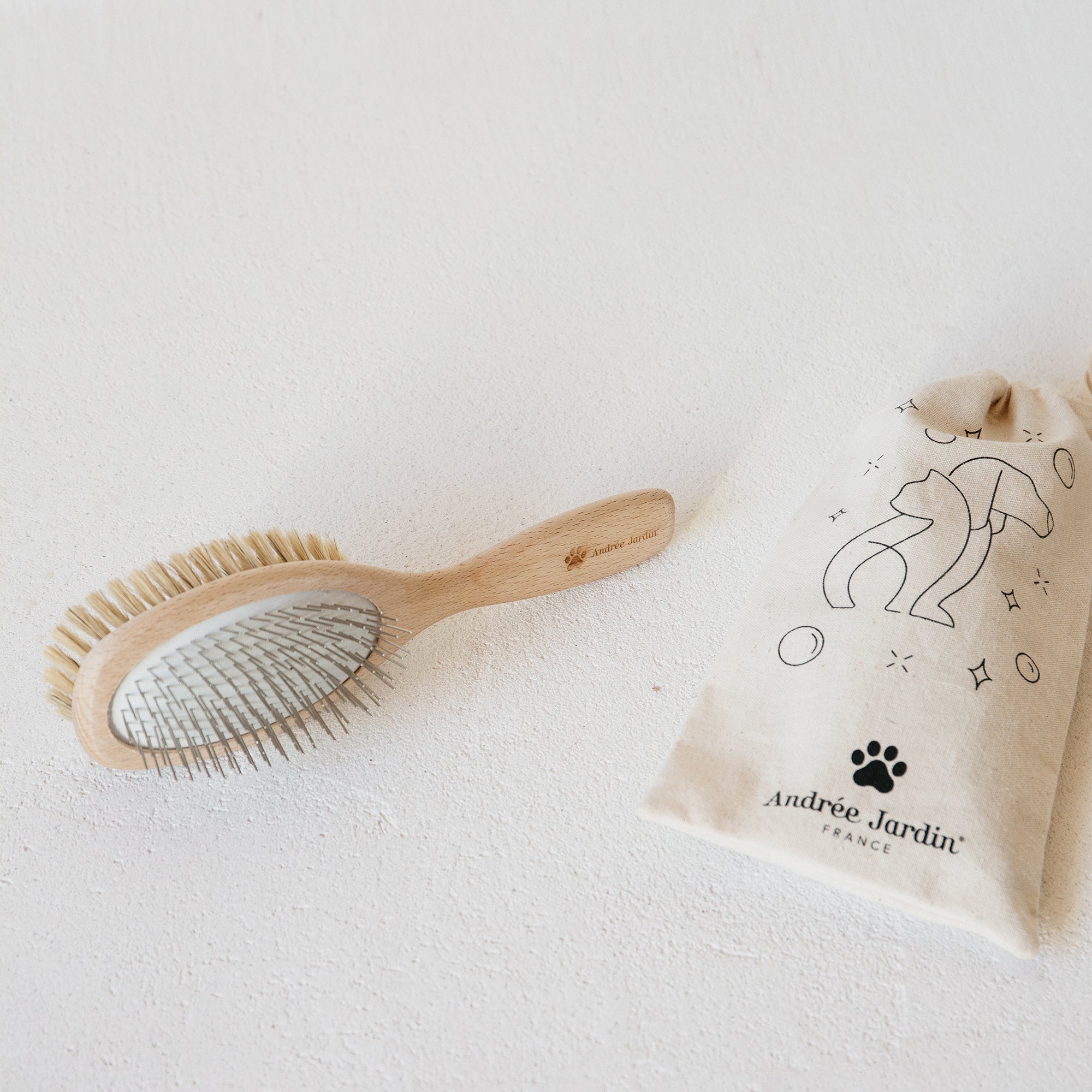 Wooden best sale cat brush